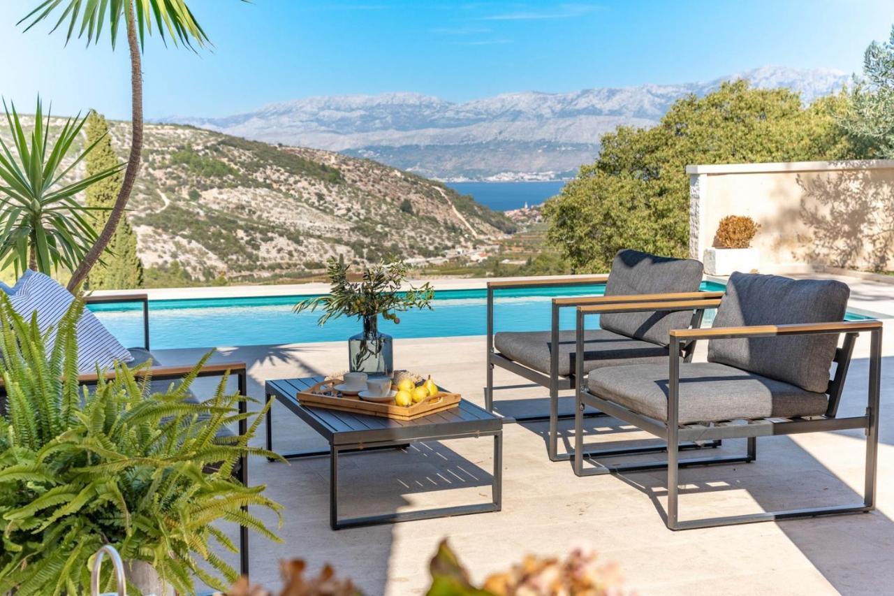 New Villa Ani! Traditional And Luxurious 4-Bedroom Villa With Heated Pool And Sea Views Postira Zewnętrze zdjęcie