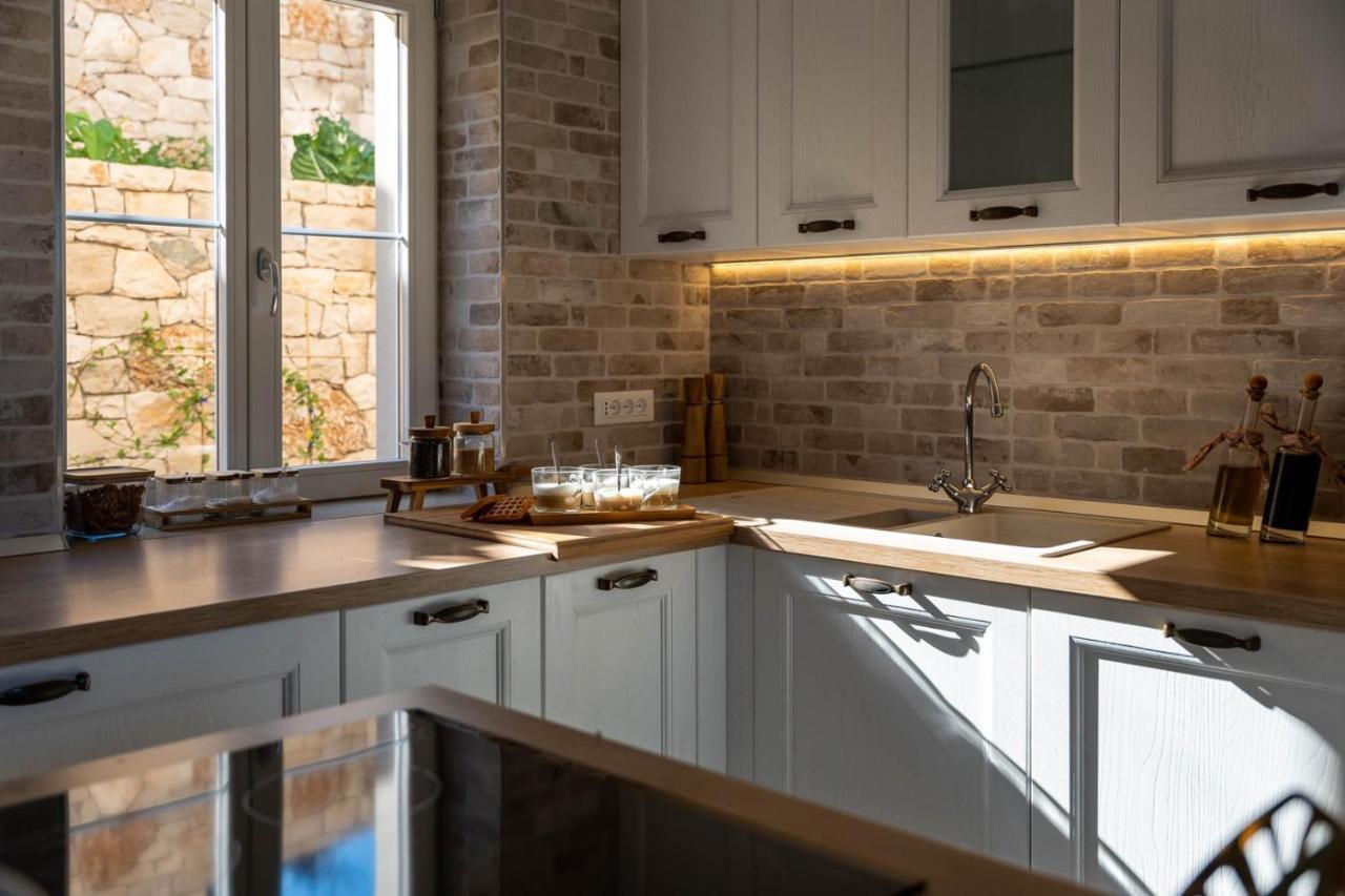 New Villa Ani! Traditional And Luxurious 4-Bedroom Villa With Heated Pool And Sea Views Postira Zewnętrze zdjęcie