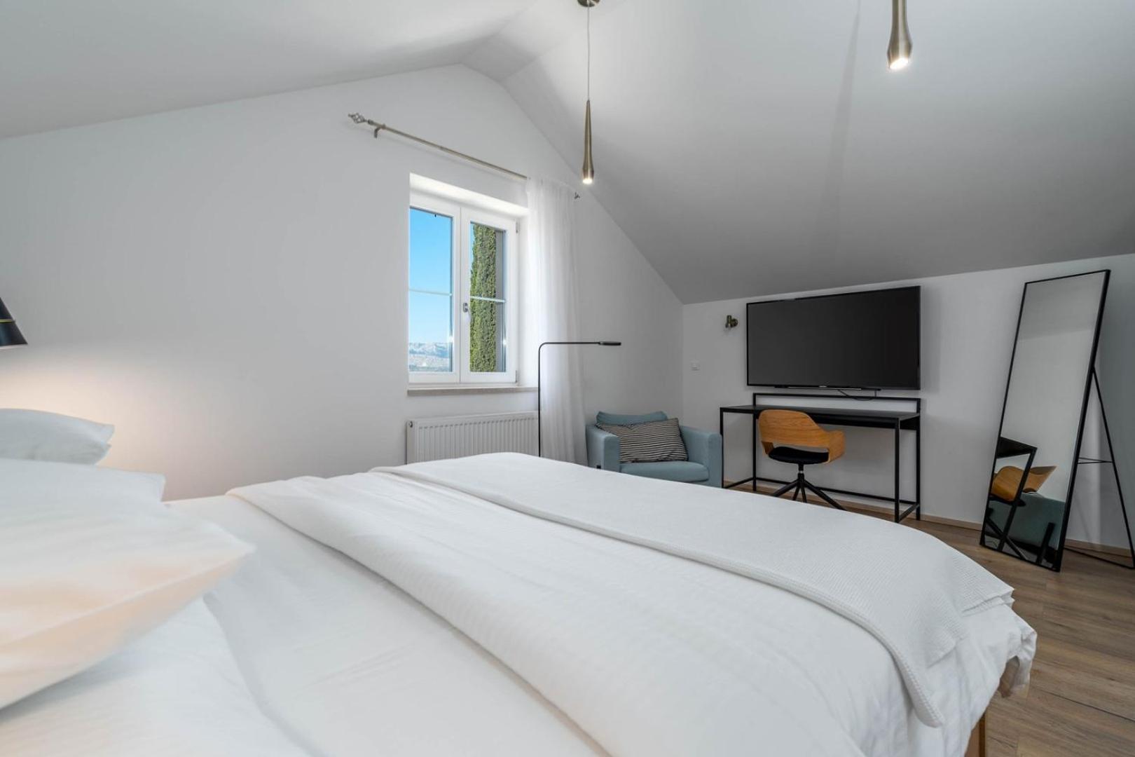 New Villa Ani! Traditional And Luxurious 4-Bedroom Villa With Heated Pool And Sea Views Postira Zewnętrze zdjęcie