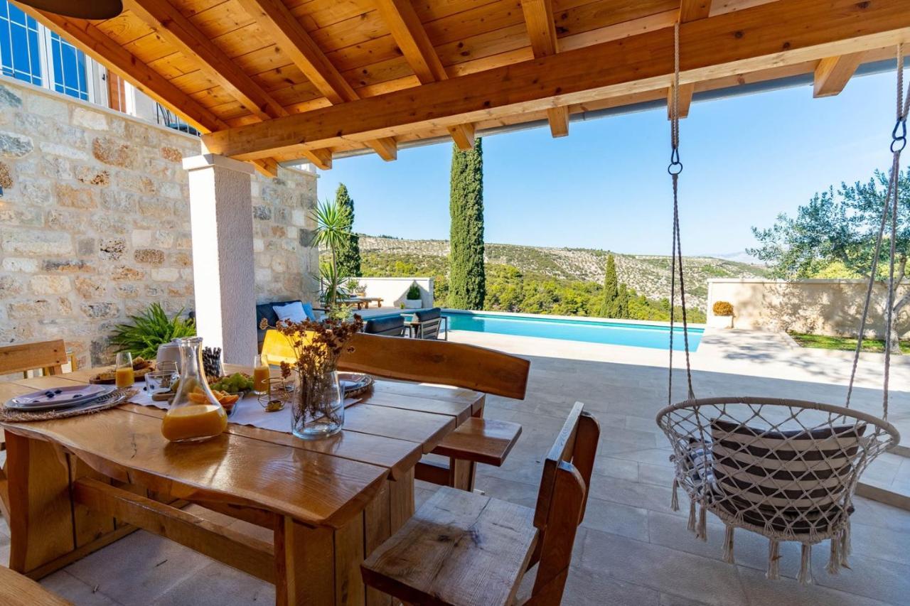 New Villa Ani! Traditional And Luxurious 4-Bedroom Villa With Heated Pool And Sea Views Postira Zewnętrze zdjęcie