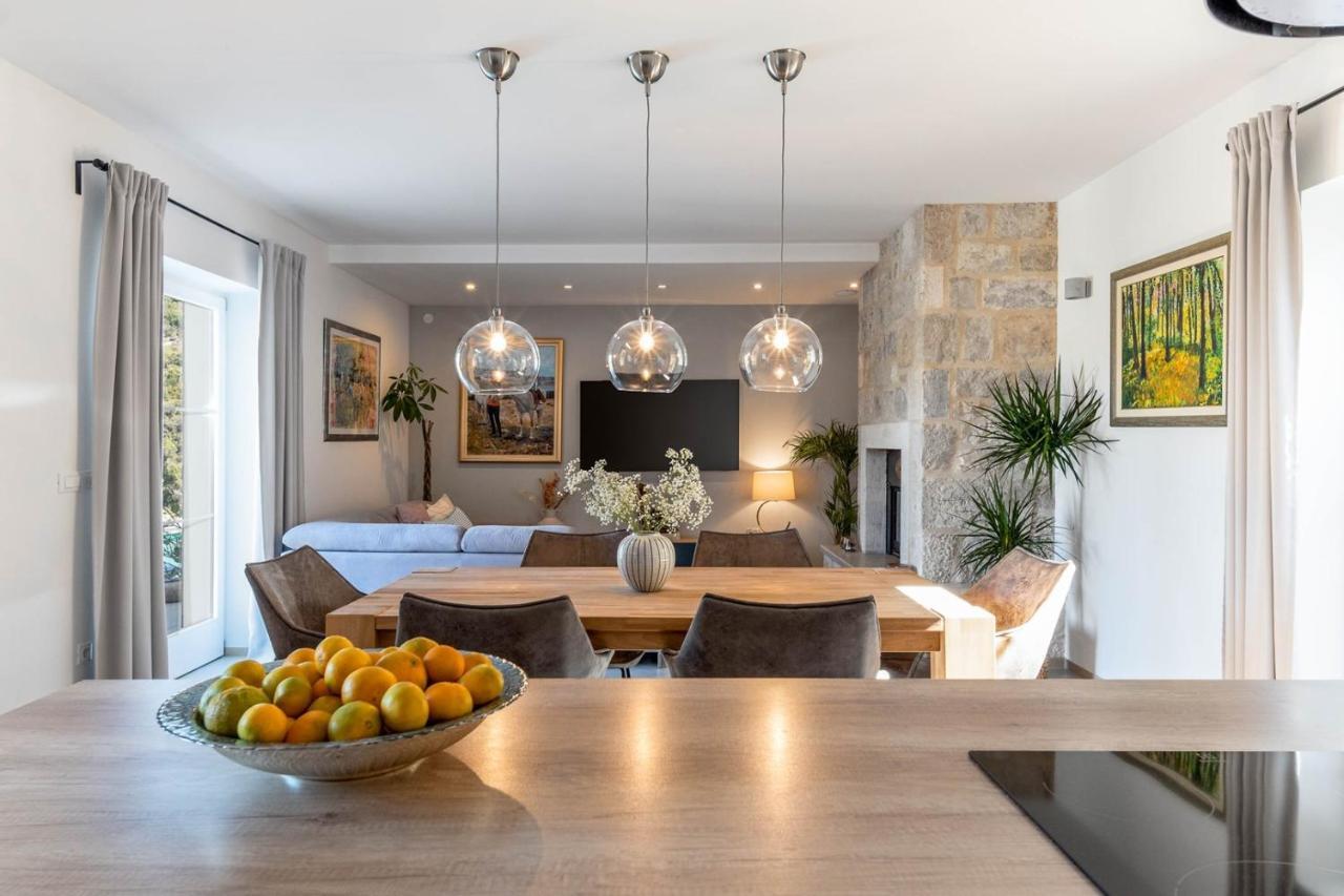 New Villa Ani! Traditional And Luxurious 4-Bedroom Villa With Heated Pool And Sea Views Postira Zewnętrze zdjęcie