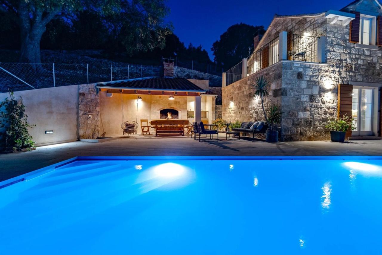 New Villa Ani! Traditional And Luxurious 4-Bedroom Villa With Heated Pool And Sea Views Postira Zewnętrze zdjęcie